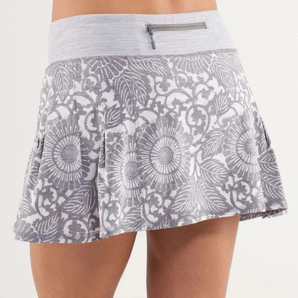 Lululemon 2 Floral Gray shorts Skirt tennis Run In The Sun Beachy Floral White - Picture 10 of 10